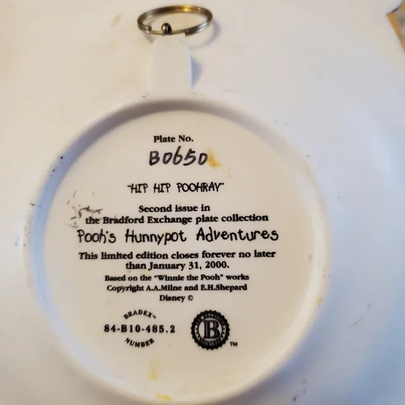 Collectible Pooh plate - Picture 3 of 3